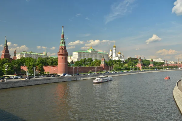 Kremlin Embankment Moscow River Moscow Kremlin Late Spring — Stock Photo, Image