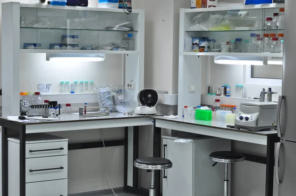 Interieur Van Een Moderne Biologische Laboratorium Ruimte Bestemd Voor Wetenschappelijk — Stockfoto