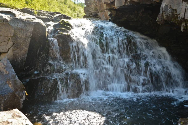 Cascada Las Rocas Paisaje Con Una Cascada Desfiladero Montaña Meseta — Foto de Stock