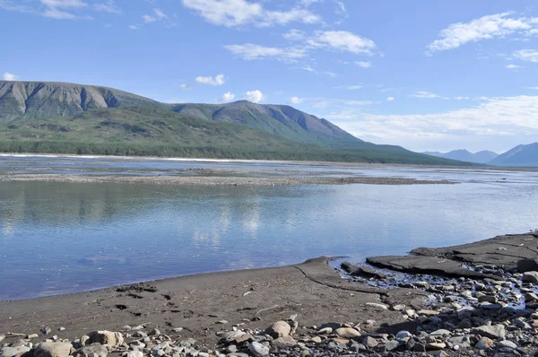 Sunny Landscape River Mountains Russia Yakutia Oymyakon Highlands Ridge Suntar — Stock Photo, Image