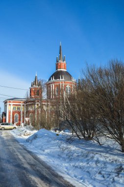 Kırsal kış kilisede banliyölerinde. Tsarevo Köyü, Moscow region, Aziz Nikolaos Kilisesi.