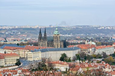 Prague Castle UNESCO dünya miras listesi var. Çek Cumhuriyeti'nin başkenti görünümünü.