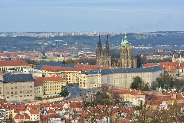 Prague Castle UNESCO dünya miras listesi var. Çek Cumhuriyeti'nin başkenti görünümünü.