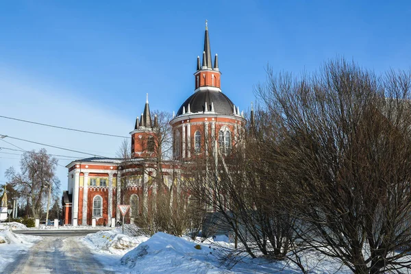 郊外の冬の農村教会 ツァレヴォ モスクワ地方の村の聖ニコラス教会 — ストック写真