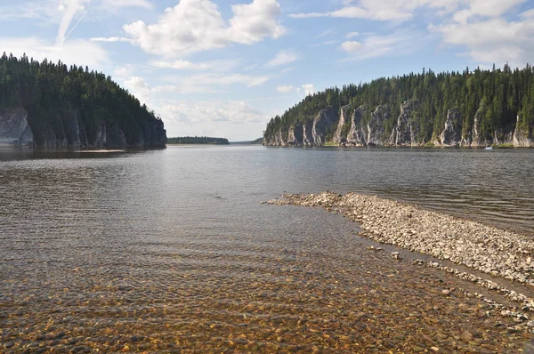 Rocks along the river banks. — Stock Photo, Image