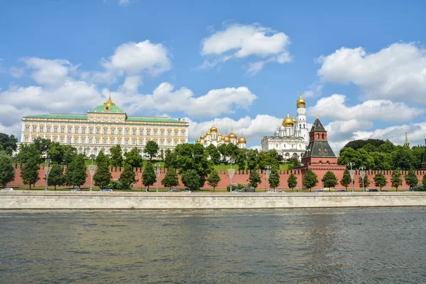 Le Kremlin de Moscou et le remblai . — Photo