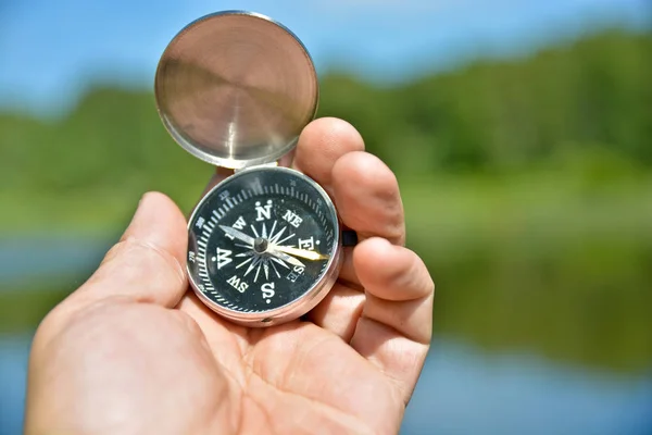 Magnetic compass in hand traveler. — Stock Photo, Image