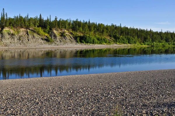 Sandy shores of the Ural river Lemva. — Stock Photo, Image