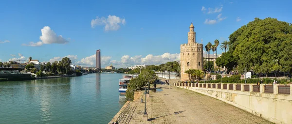 Panorama of Seville, the Golden Tower and the embankment of the — Stock Photo, Image