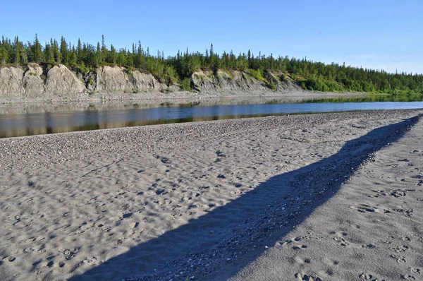 Sandy shores of the Ural river Lemva. — Stock Photo, Image