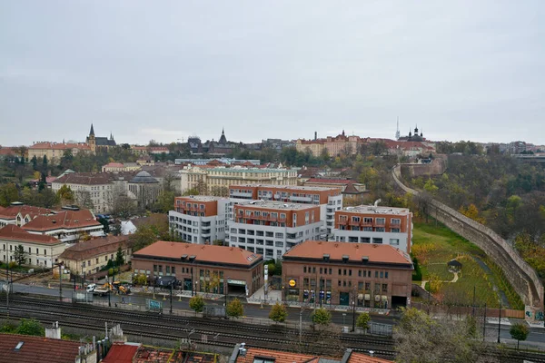 Prag çatılar Vysehrad alanında. — Stok fotoğraf