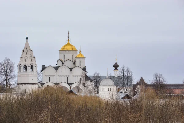 Cathédrale Pokrovsky du couvent d'intercession de Suzdal . — Photo