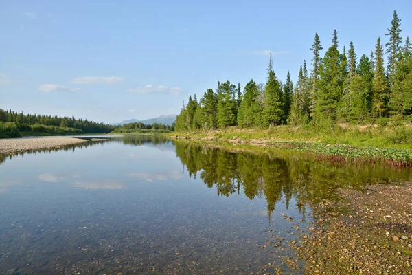 Fluss shchugor im Nationalpark "yugyd va". — Stockfoto