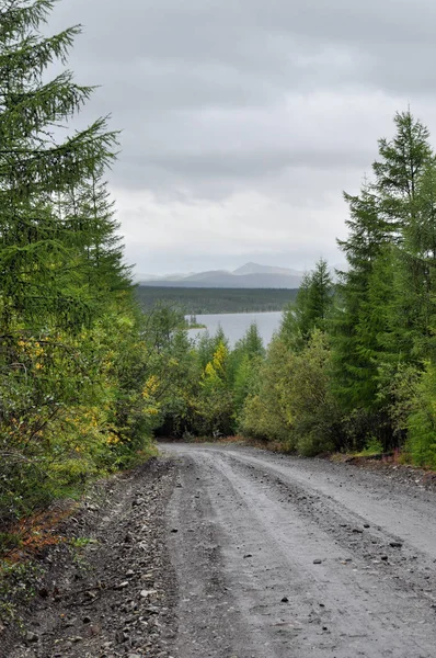 Estrada federal "Kolyma" em Yakutia . — Fotografia de Stock