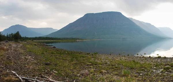 Panorama of lake Lama on the Putorana plateau. — Stock Photo, Image