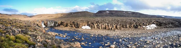 Panorama van de waterval op het Putorana plateau. — Stockfoto