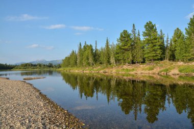Bir yaz gününde Kuzey Nehri.