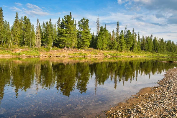 Bir yaz gününde Kuzey Nehri.