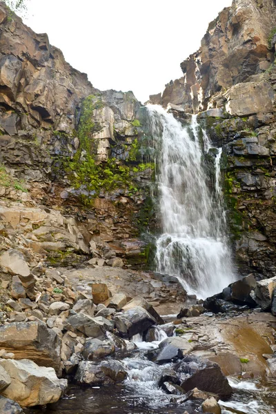 Şelale Putorana Plato üzerinde.