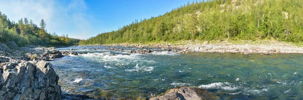 Panorama of the taiga river in the polar Urals. — Stock Photo, Image