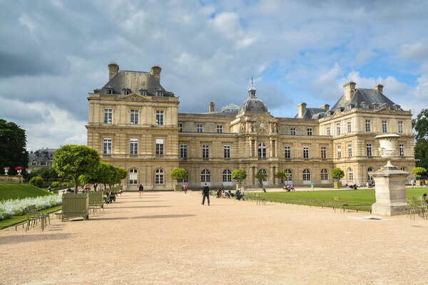 Люксембургский сад в Париже. Живописный парк в столице Франции
.