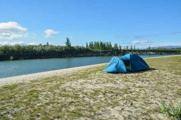 Yamal Seyahat Ediyorum Kuzey Nehrinin Kıyısında Turist Çadırı — Stok fotoğraf