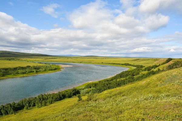 Yamal Tundrasındaki Nehir Kutup Uralsky Doğa Parkında Yaz Suları Manzarası — Stok fotoğraf