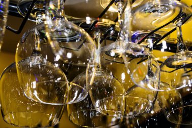 Temiz gözlük içecekler için