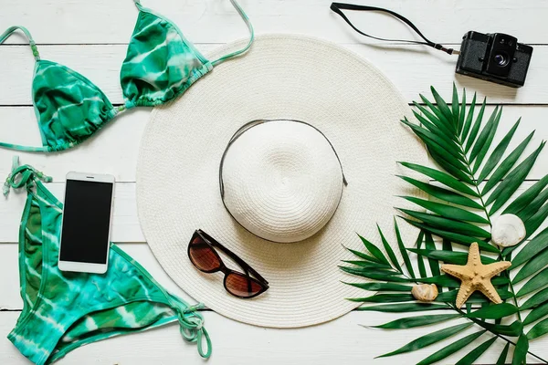 Bikini Suit Hat Sunglasses Film Camera Smartphone Sea Star Green — Stock Photo, Image