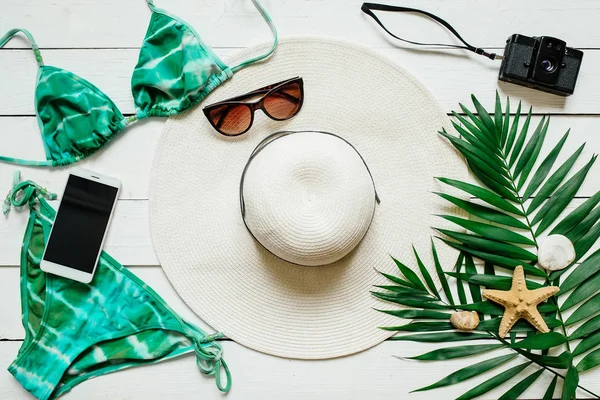 Bikini Suit Hat Sunglasses Film Camera Smartphone Sea Star Green — Stock Photo, Image