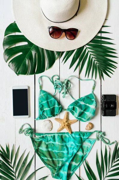 Bikini Suit Hat Sunglasses Smartphone Sea Star Green Plam Leaves — Stock Photo, Image