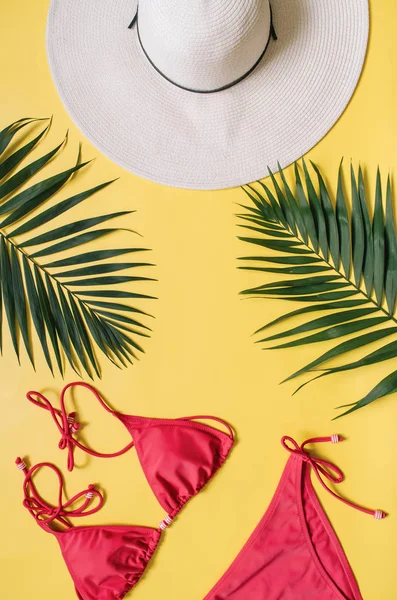 Beach Apparel Tropical Leaves Arranged Yellow Background Summer Holidays Minimalist — Stock Photo, Image