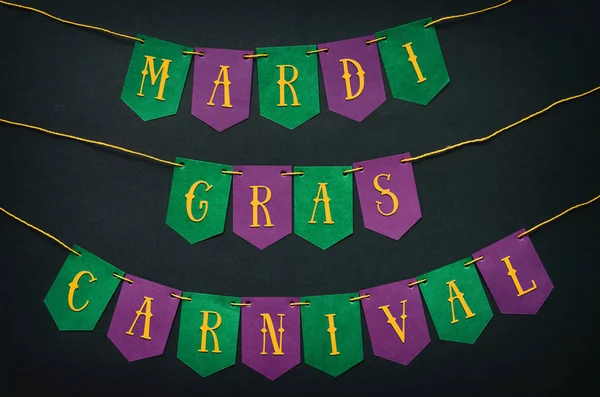 Mardi Gras Carnaval Letras Amarelas Sobre Papel Artesanal Verde Roxo — Fotografia de Stock