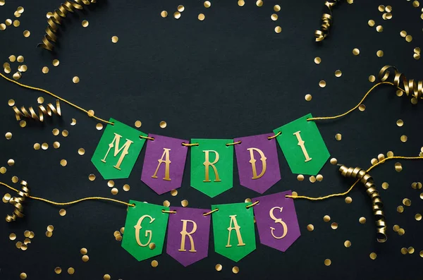 Mardi Gras Letras Douradas Sobre Papel Artesanal Verde Roxo Guirlanda — Fotografia de Stock