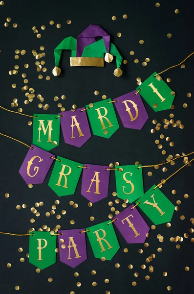 Mardi Gras Party Lettering Dorato Carta Ghirlanda Festiva Verde Viola — Foto Stock