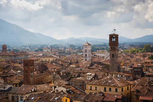 Widok Torre Delle Ore Góry Wieża Guinigi Lucca Toskania Włochy — Zdjęcie stockowe