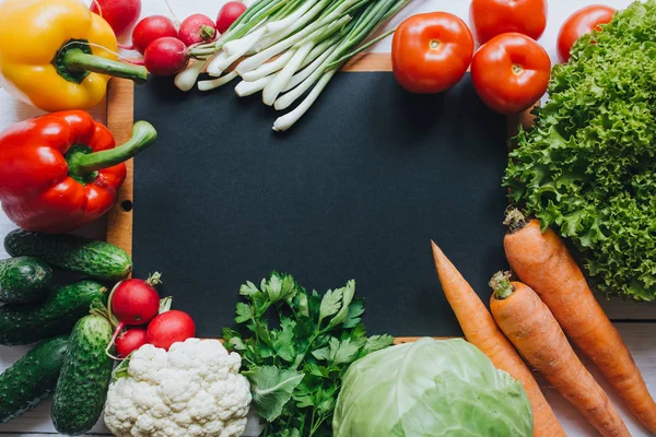 Conceito Alimentação Saudável Vegetais Salada Ingredientes Moldura Borda Papel Preto — Fotografia de Stock