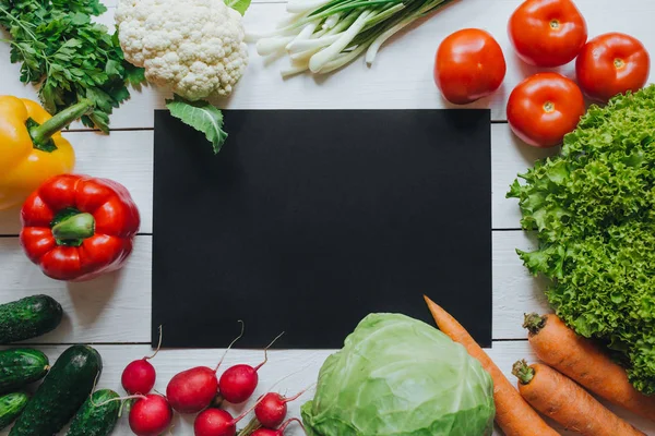 Conceito Alimentação Saudável Vegetais Salada Ingredientes Moldura Borda Papel Preto — Fotografia de Stock