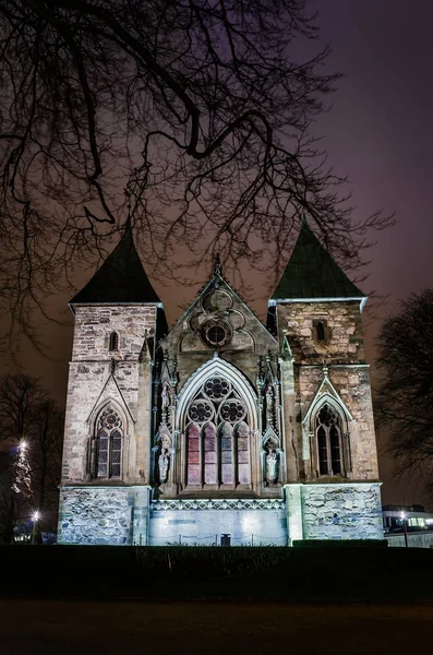 Stavanger Domkirke Catedral Por Noche Muy Bien Iluminada Paisaje Urbano — Foto de Stock