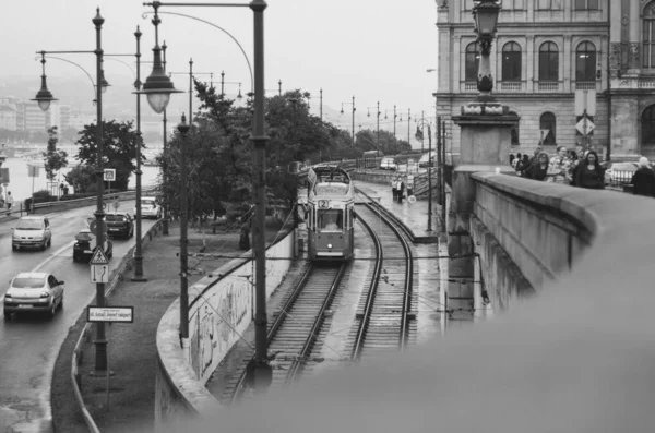 Budapest Magyarország Szeptember 2016 Villamos Vasúton Buszon Autók Taxi Úton — Stock Fotó