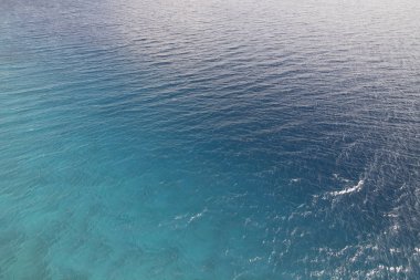 Mavi denizde görünüm, arka plan