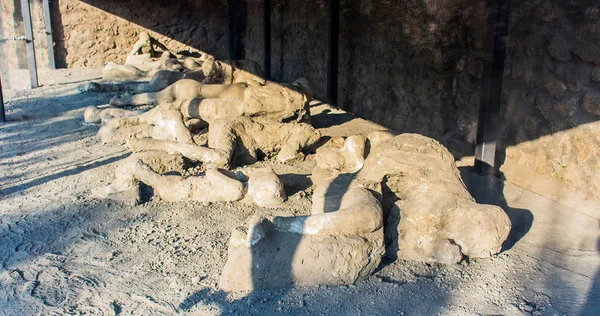 Vezüv Yanardağının Patlaması Sonucu Ölen Pompeii Kurbanlarının Alçı Kalıpları Roma Stok Fotoğraf