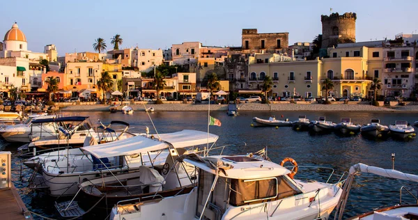 Forio Marina Gelen Teknelerde Gün Batımı Görünümü Ischia Adası Talya Telifsiz Stok Fotoğraflar