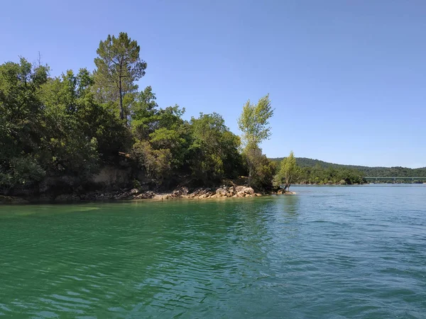 Lake Cassien Południowej Francji Piękne Błękitne Niebo Woda — Zdjęcie stockowe