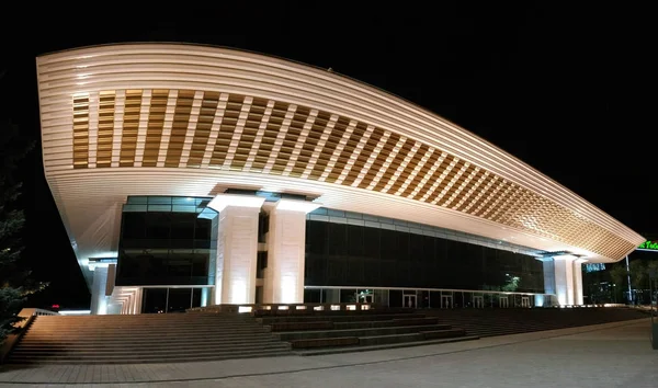 Almatı, Kazakistan - Ocober 1, 2018: Palace Almatı, Kazakistan Cumhuriyeti. Gece görünümü.