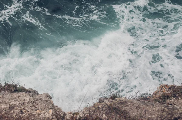 Vagues Mer Bleues Avec Mousse Temps Froid Nuageux — Photo