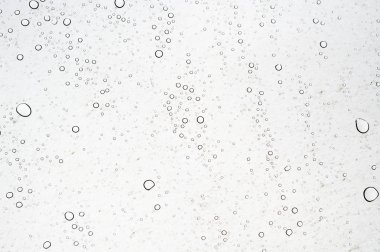 Folyo yüzeyinde yağmur damlaları. Arka plan doku deseninin.