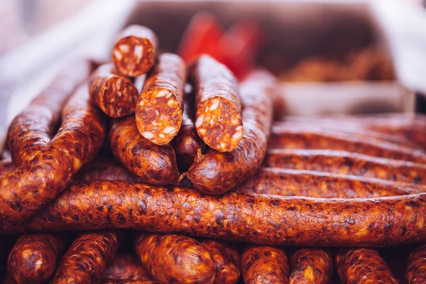 Embutido Ahumado Casero Fresco Para Comer Mercado Enfoque Selectivo Pequeña —  Fotos de Stock