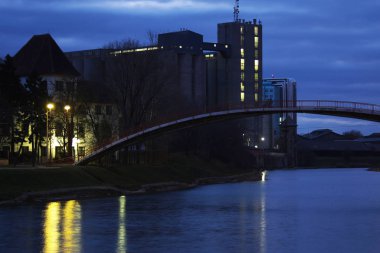 Gece, seçici odak ve küçük derinlik-in tarla, Mercek Parlaması, küçük köprü