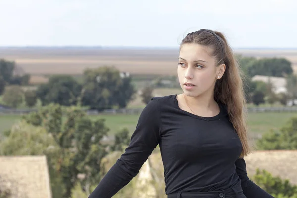 Hermosa Joven Naturaleza Enfoque Selectivo Pequeña Profundidad Campo Destello Lente —  Fotos de Stock